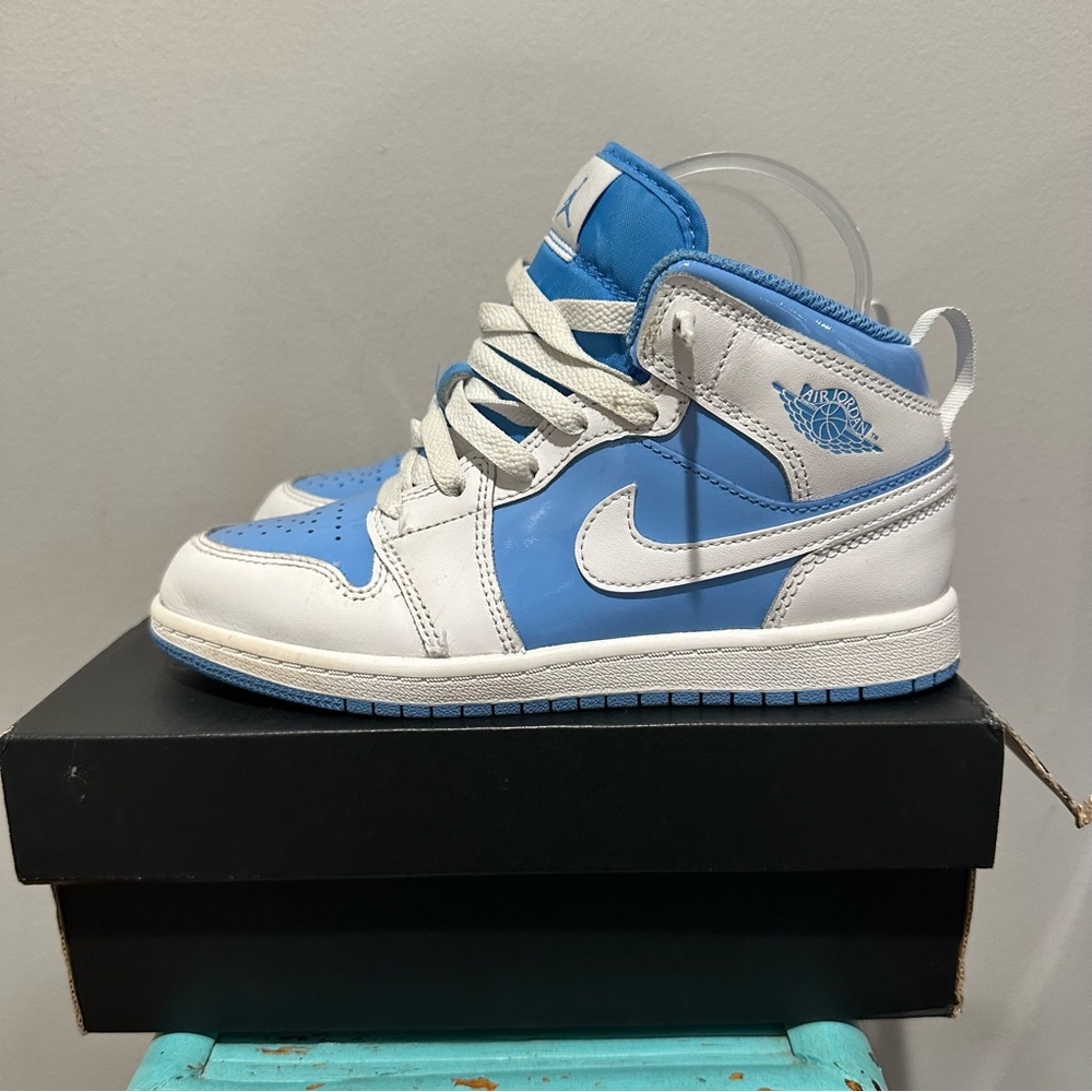 Air Jordan 1 Mid SE Legend Blue Grade School UNC University Blue Size 3